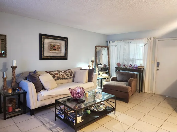 $1,600 | 804 Southeast 7th Street, Unit 101, Deerfield Beach, FL 33441