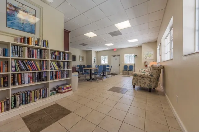 $3,500 | 572 7th Square Southwest, Unit 101, Vero Beach, FL 32962