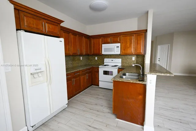 $680,000 | 8134 Northwest 107th Path, Doral, FL 33178