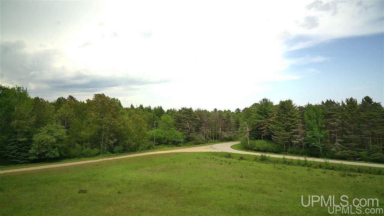 10077 R 9 Lane Gladstone, MI 49837 - Photo 5 of 48