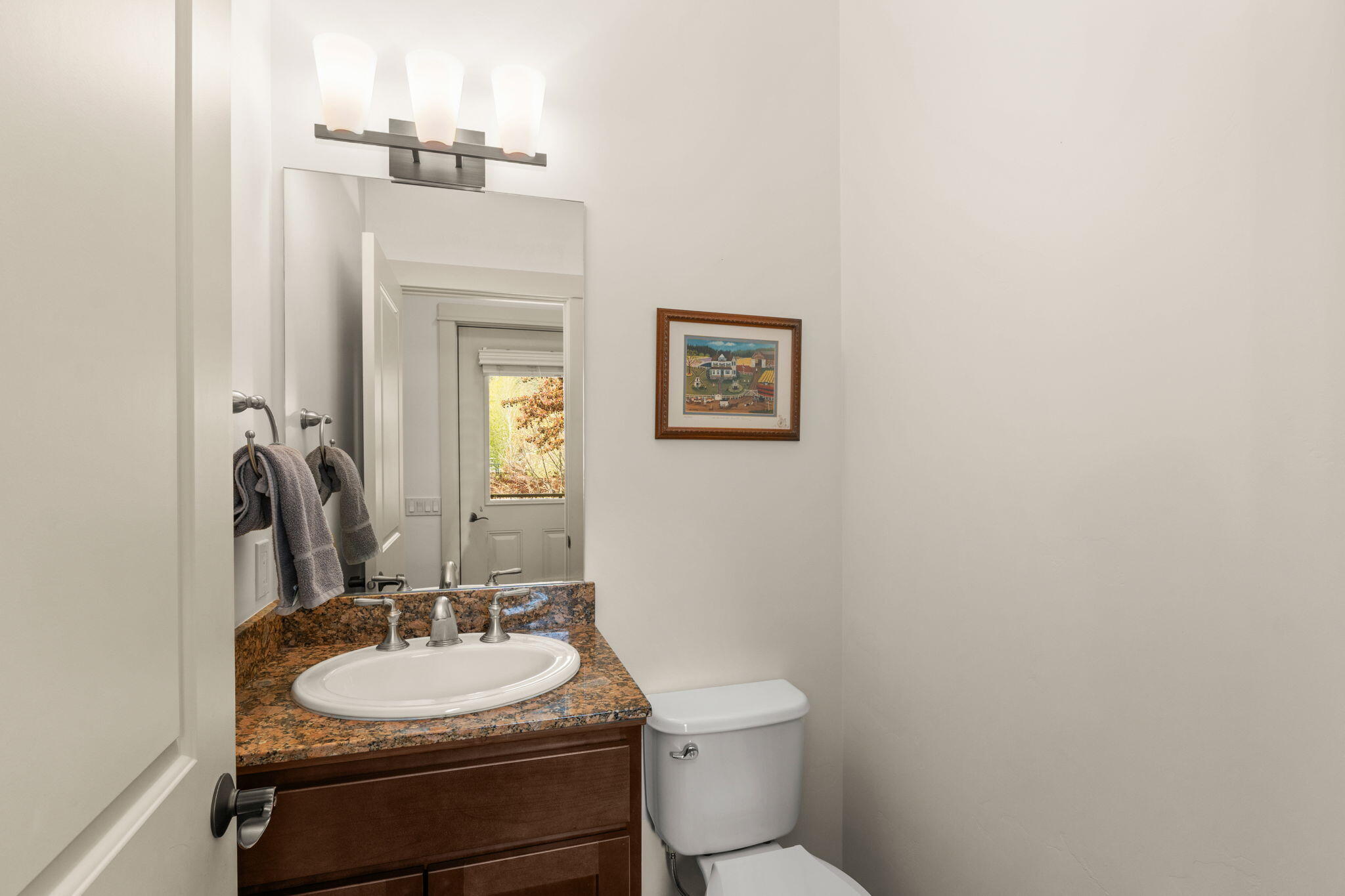2483 Woodside Boulevard Hailey, ID 83333 - Photo 9 of 27 Powder Room