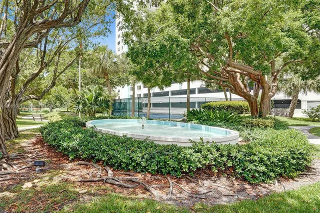 a view of a tennis court