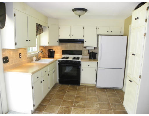 12 Shirley Road Townsend, MA 01469 - Photo 2 of 9
