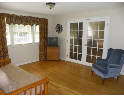 12 Shirley Road Townsend, MA 01469 - Photo 5 of 9