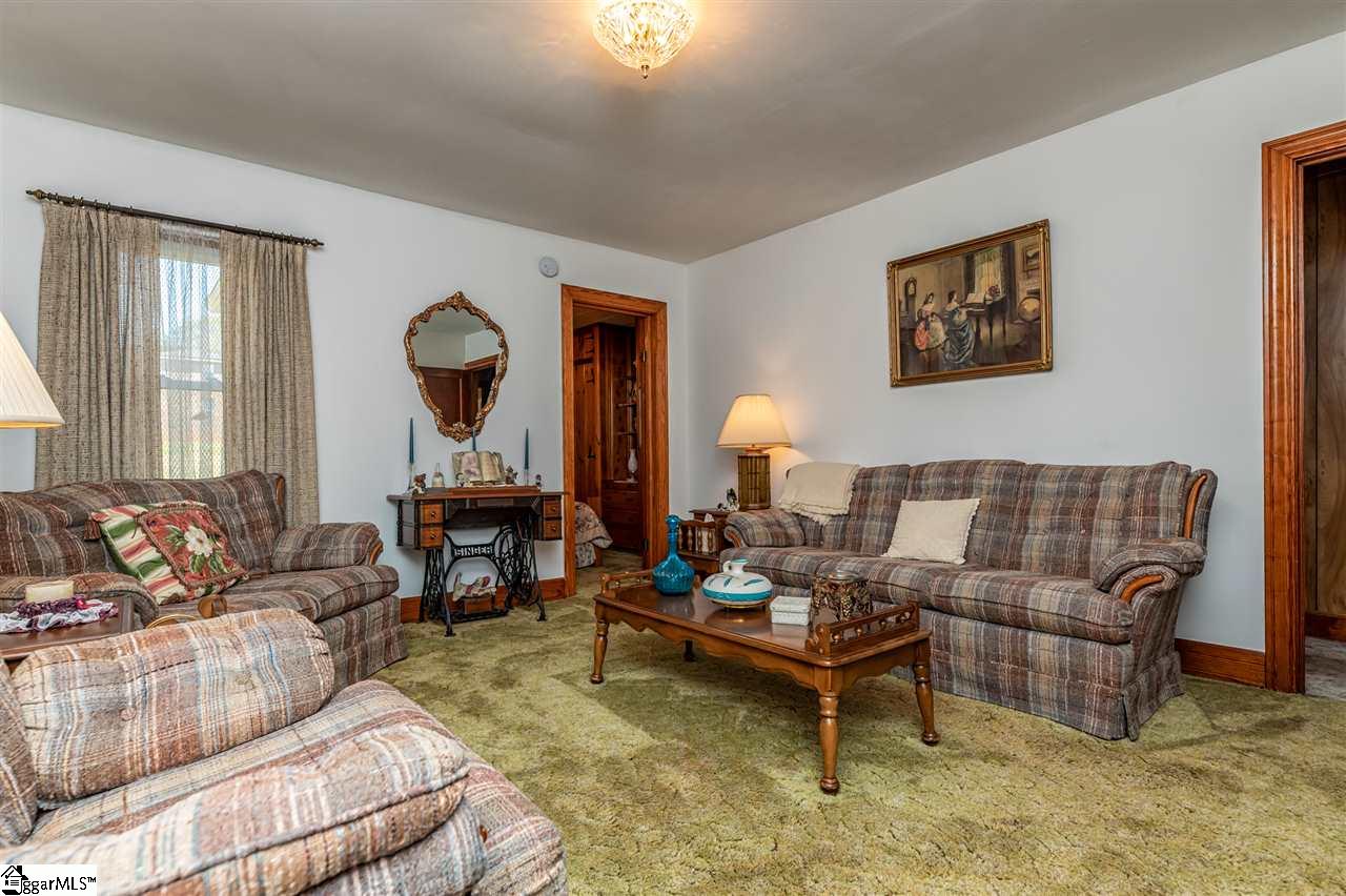 49 South Fairfield Road Greenville, SC 29605 - Photo 3 of 33 Gallery Image 3