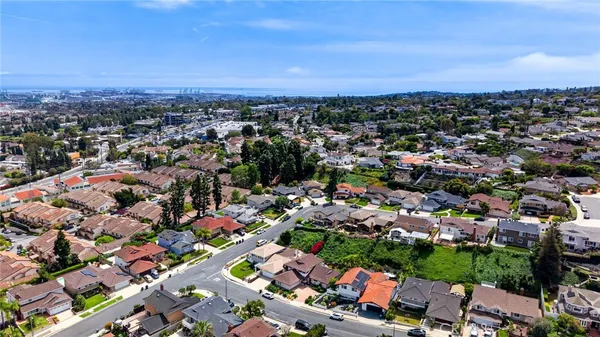 $1,599,000 | 2010 Van Karajan Drive, Rancho Palos Verdes, CA 90275