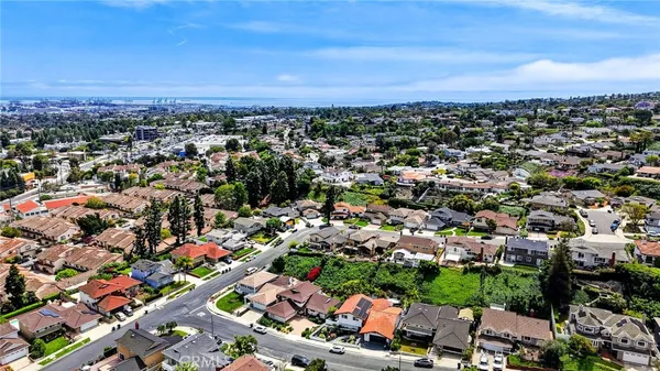 $1,599,000 | 2010 Van Karajan Drive, Rancho Palos Verdes, CA 90275