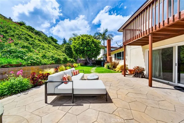 $1,599,000 | 2010 Van Karajan Drive, Rancho Palos Verdes, CA 90275