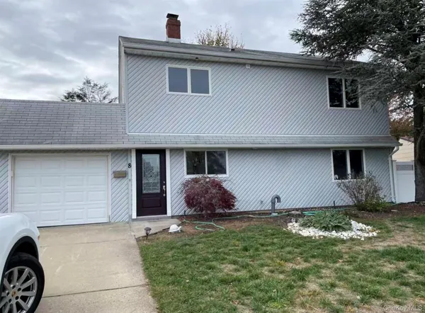 $869,000 | 8 Harmony Lane, Westbury, NY 11590