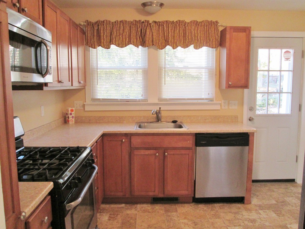 124 Birnie Road Longmeadow, MA 01106 - Photo 3 of 11 Gallery Image 3