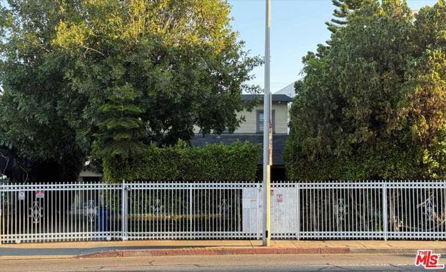 a view of a tennis court