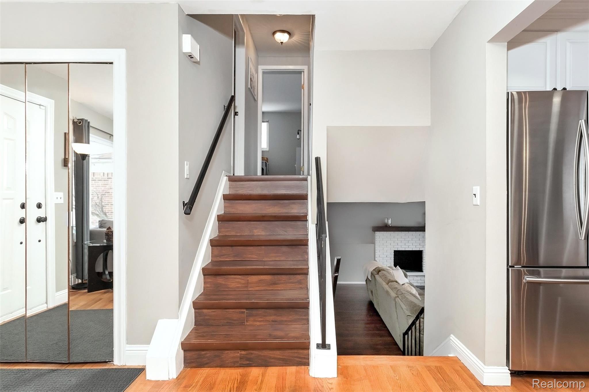 3684 Jennifer Drive Sterling Heights, MI 48310 - Photo 26 of 39 Staircase