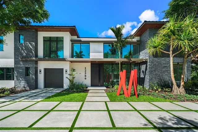 a view of outdoor space yard and patio