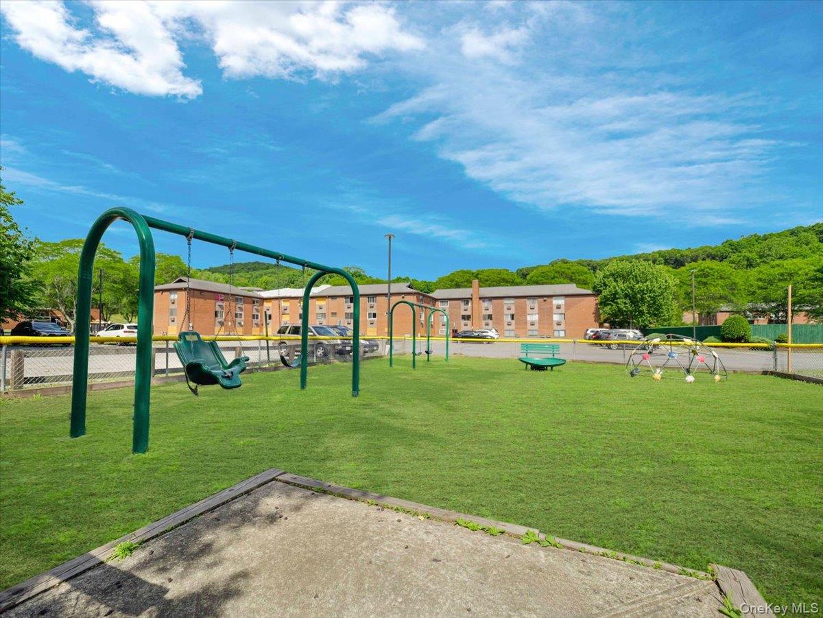 27 Tanager Road, Unit 2702 Monroe, NY 10950 - Photo 32 of 35