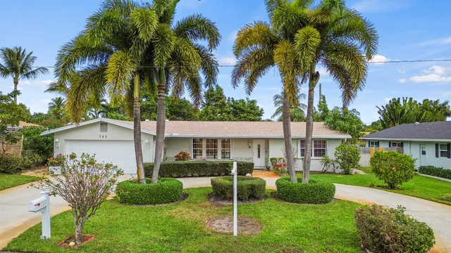 $685,750 | 723 Southwest 27th Terrace, Boynton Beach, FL 33435