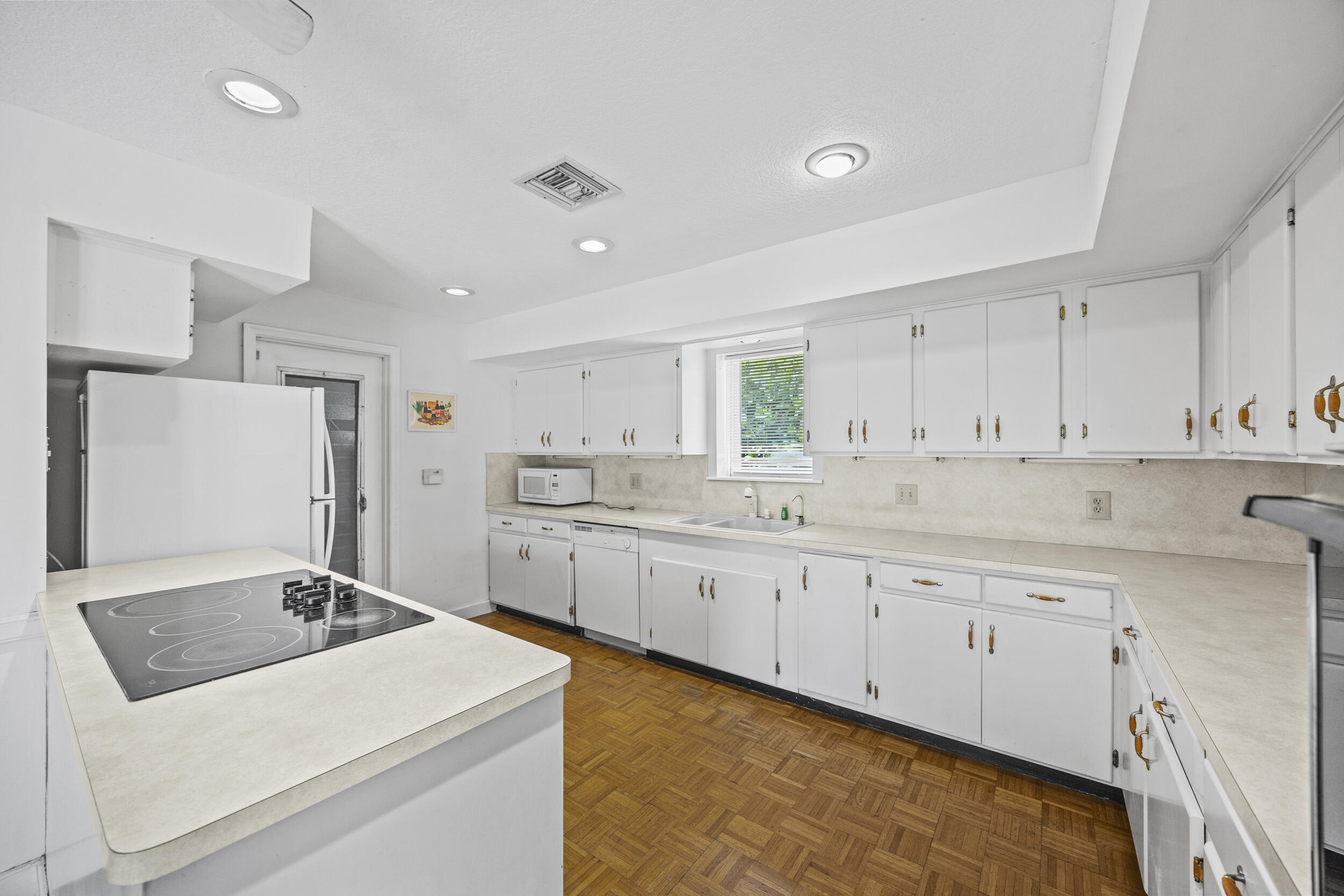 723 Southwest 27th Terrace Boynton Beach, FL 33435 - Photo 12 of 54 Kitchen