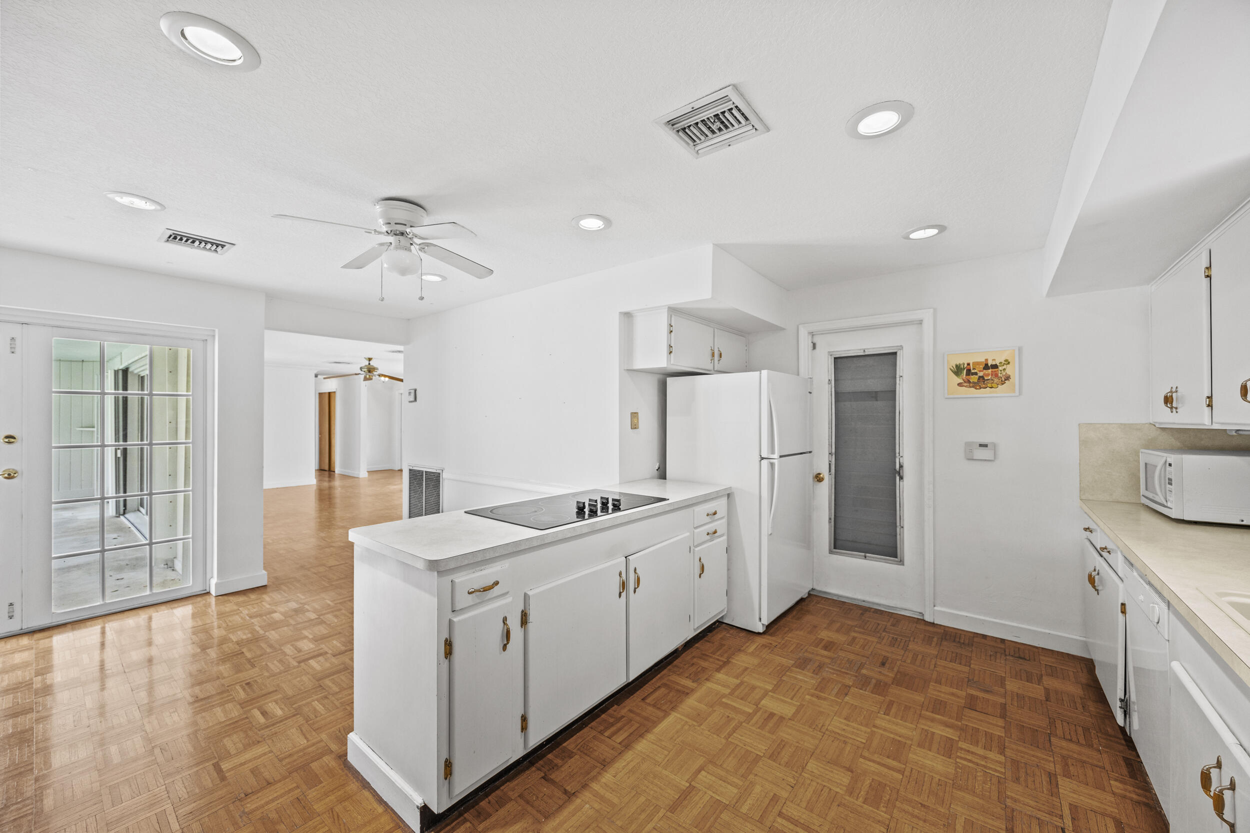 723 Southwest 27th Terrace Boynton Beach, FL 33435 - Photo 13 of 54 Kitchen