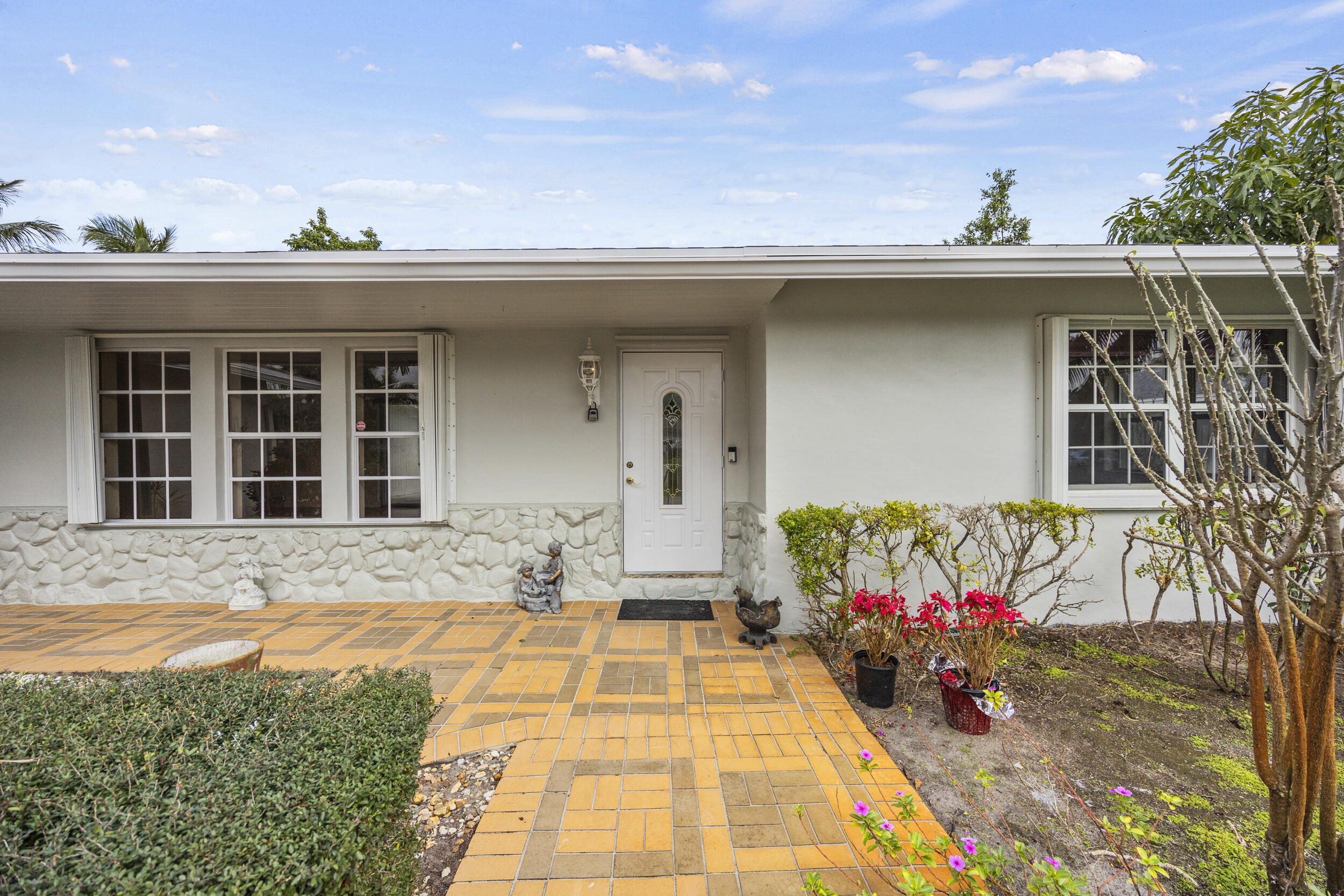 723 Southwest 27th Terrace Boynton Beach, FL 33435 - Photo 2 of 54 Front Entry