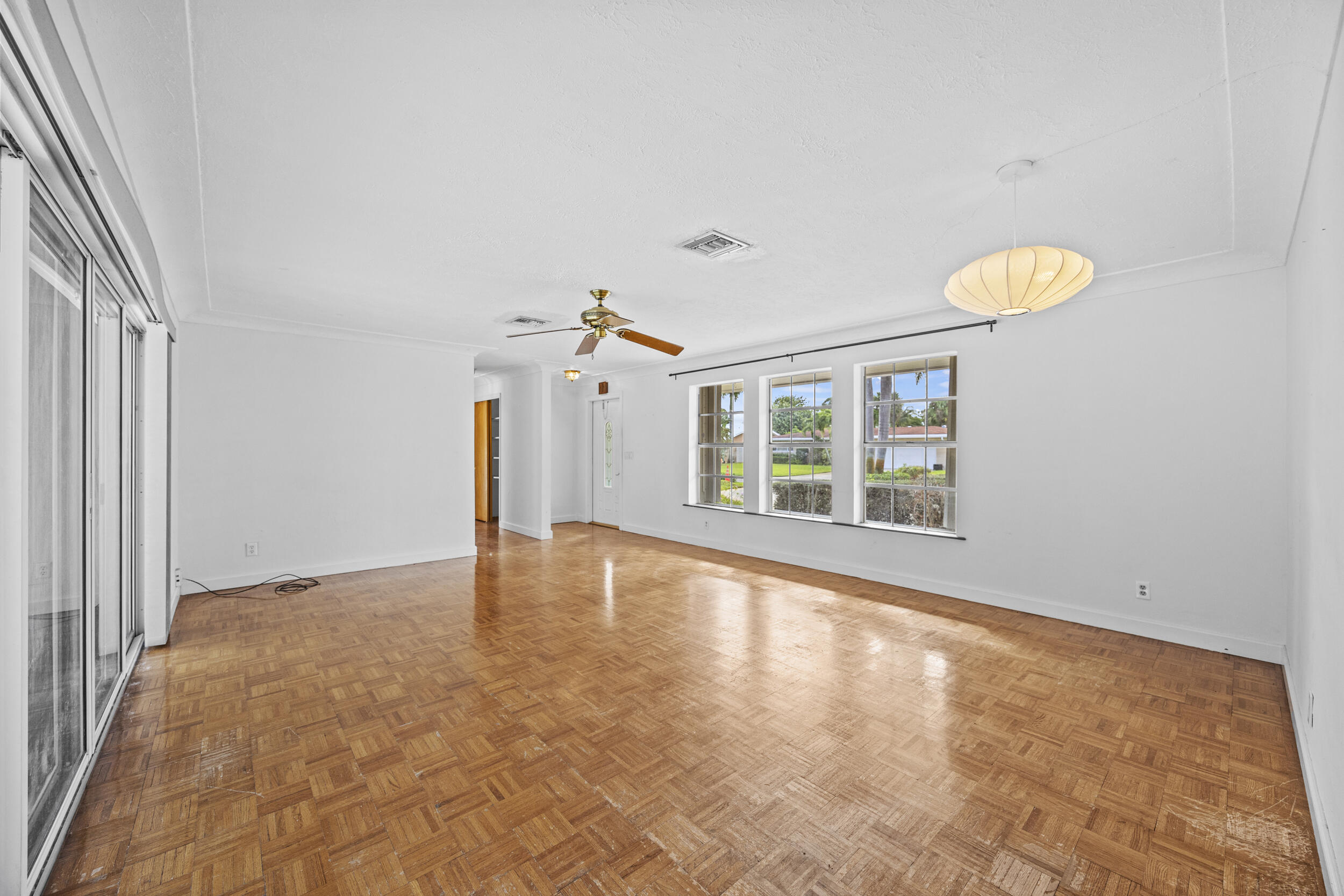 723 Southwest 27th Terrace Boynton Beach, FL 33435 - Photo 5 of 54 Living Room