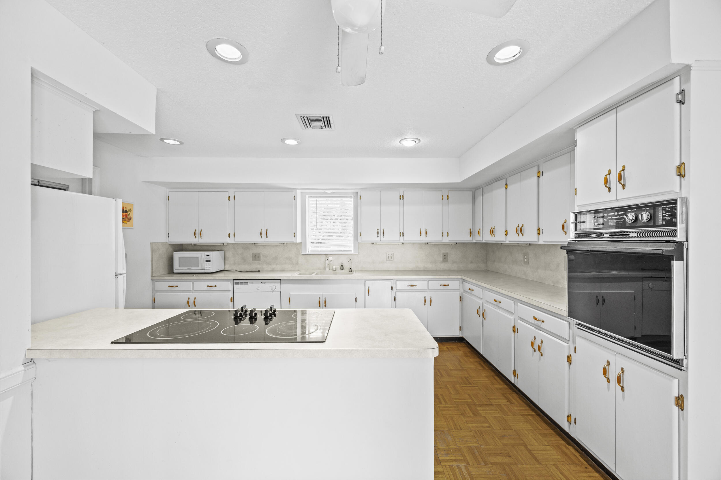 723 Southwest 27th Terrace Boynton Beach, FL 33435 - Photo 8 of 54 Kitchen