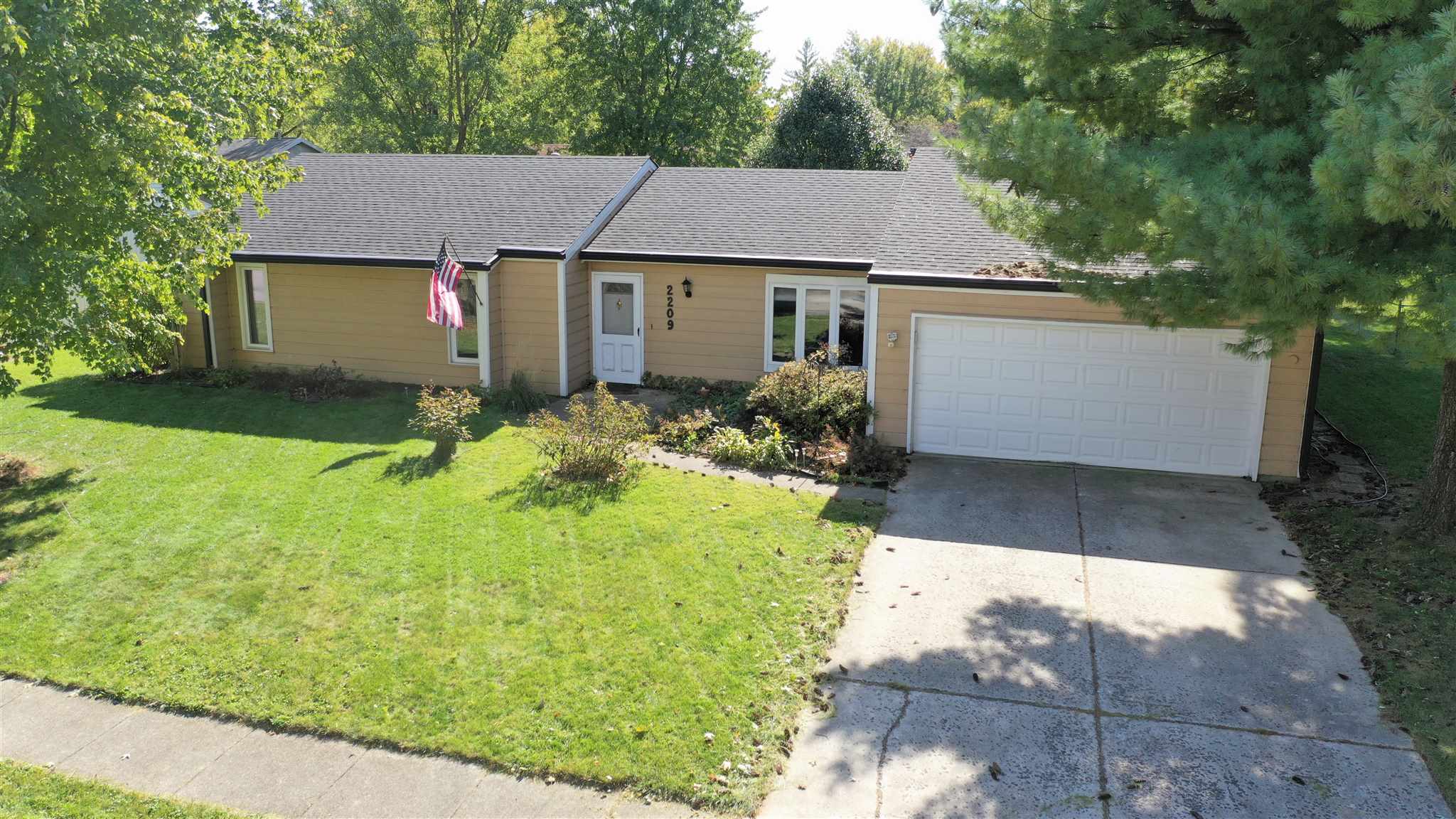 2209 West Bryden Road Muncie, IN 47304 - Photo 2 of 24 Gallery Image 2