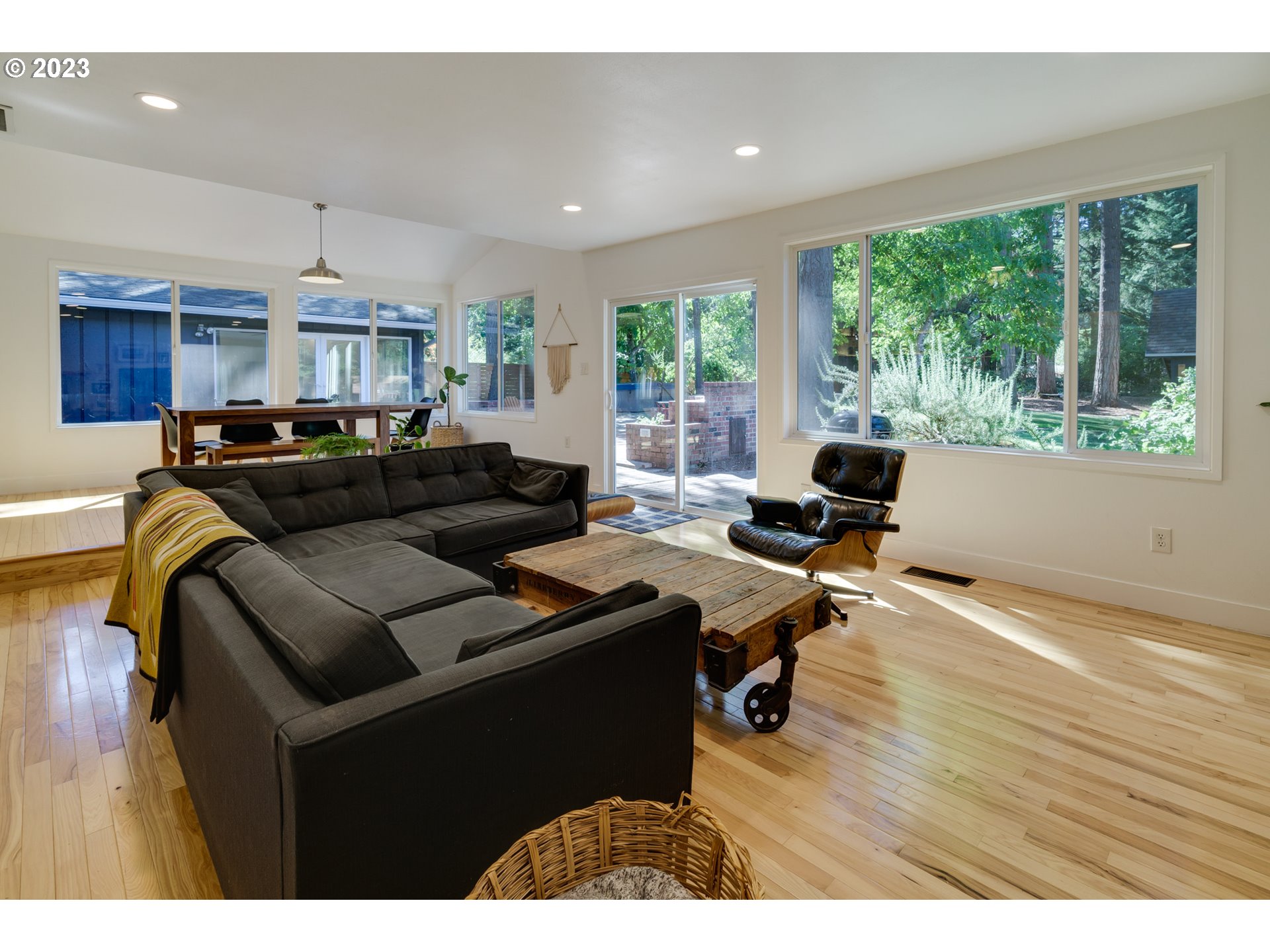 16211 Southwest Inverurie Road Lake Oswego, OR 97035 - Photo 16 of 48 Gallery Image 16