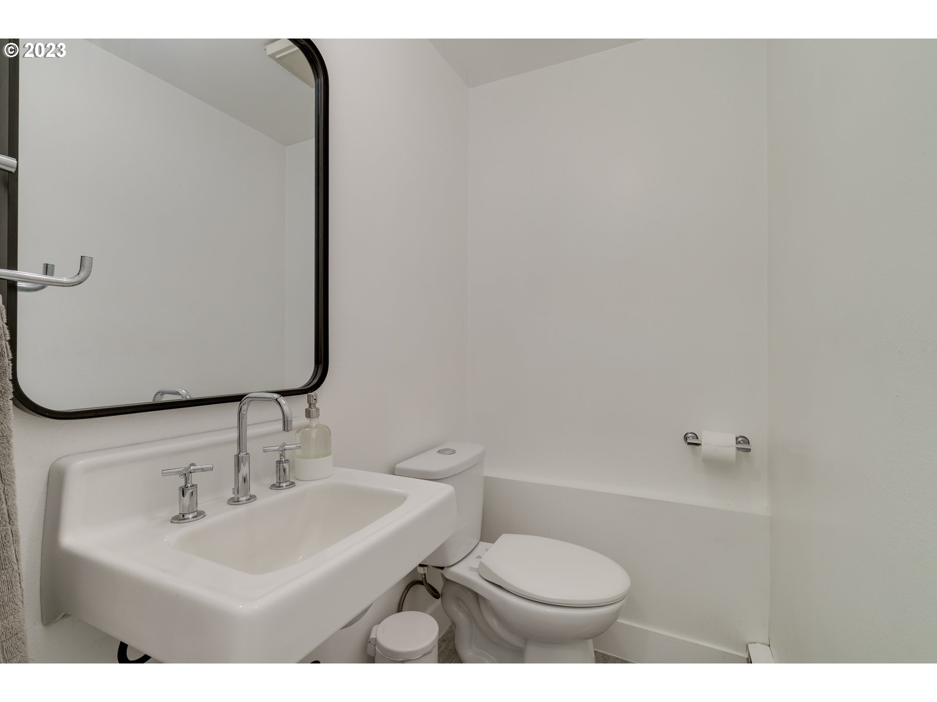 16211 Southwest Inverurie Road Lake Oswego, OR 97035 - Photo 18 of 48 Gallery Image 18