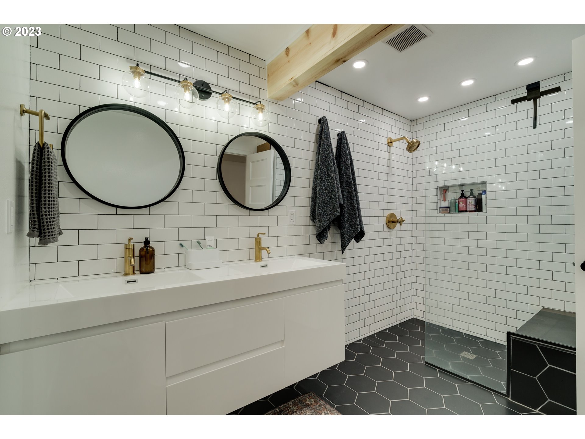 16211 Southwest Inverurie Road Lake Oswego, OR 97035 - Photo 24 of 48 Gallery Image 24