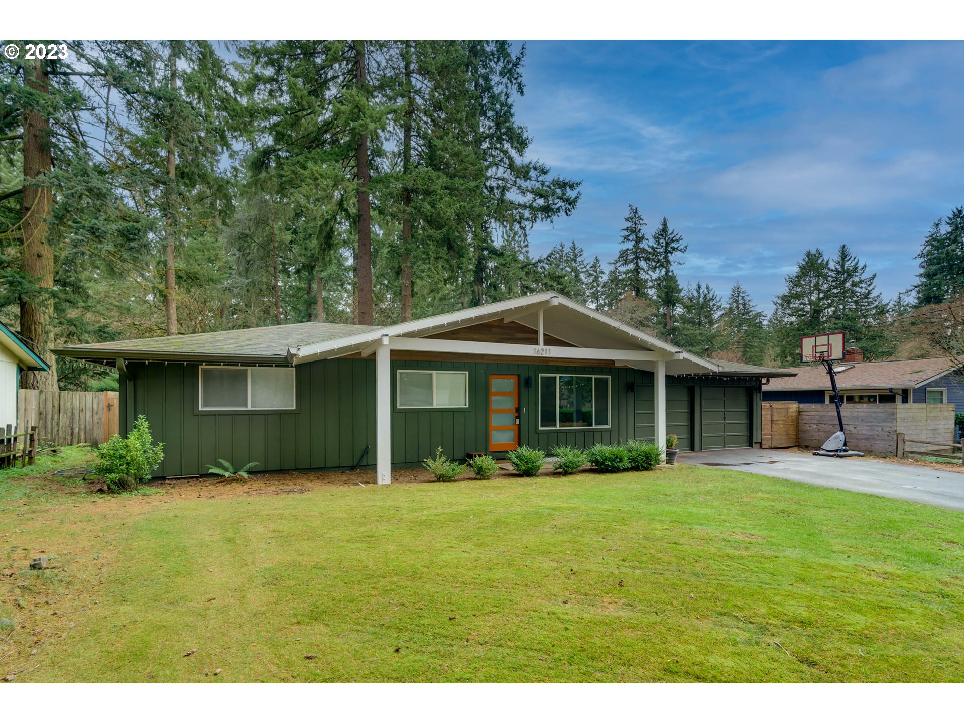 16211 Southwest Inverurie Road Lake Oswego, OR 97035 - Photo 3 of 48 Gallery Image 3
