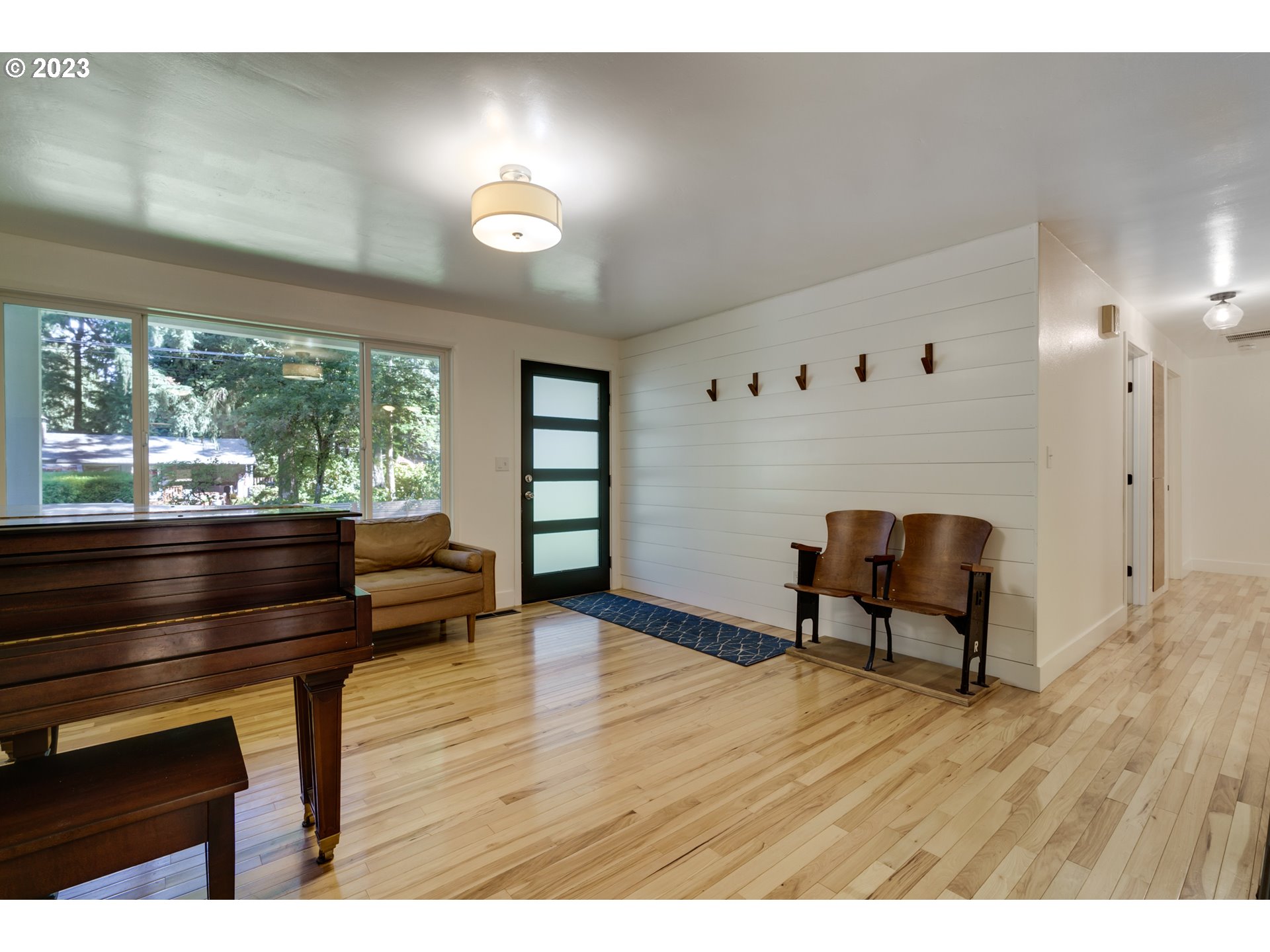 16211 Southwest Inverurie Road Lake Oswego, OR 97035 - Photo 4 of 48 Gallery Image 4