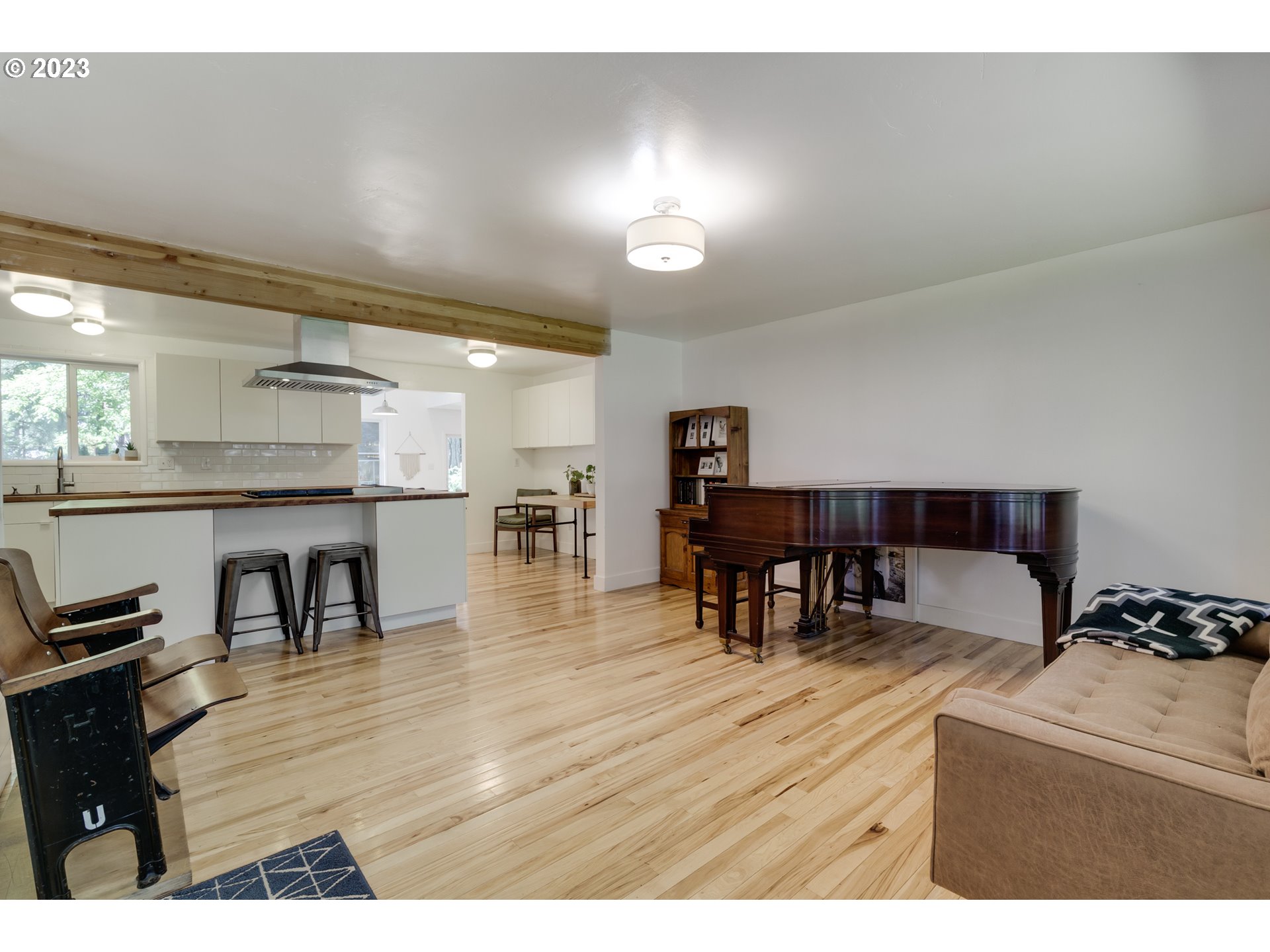 16211 Southwest Inverurie Road Lake Oswego, OR 97035 - Photo 6 of 48 Gallery Image 6