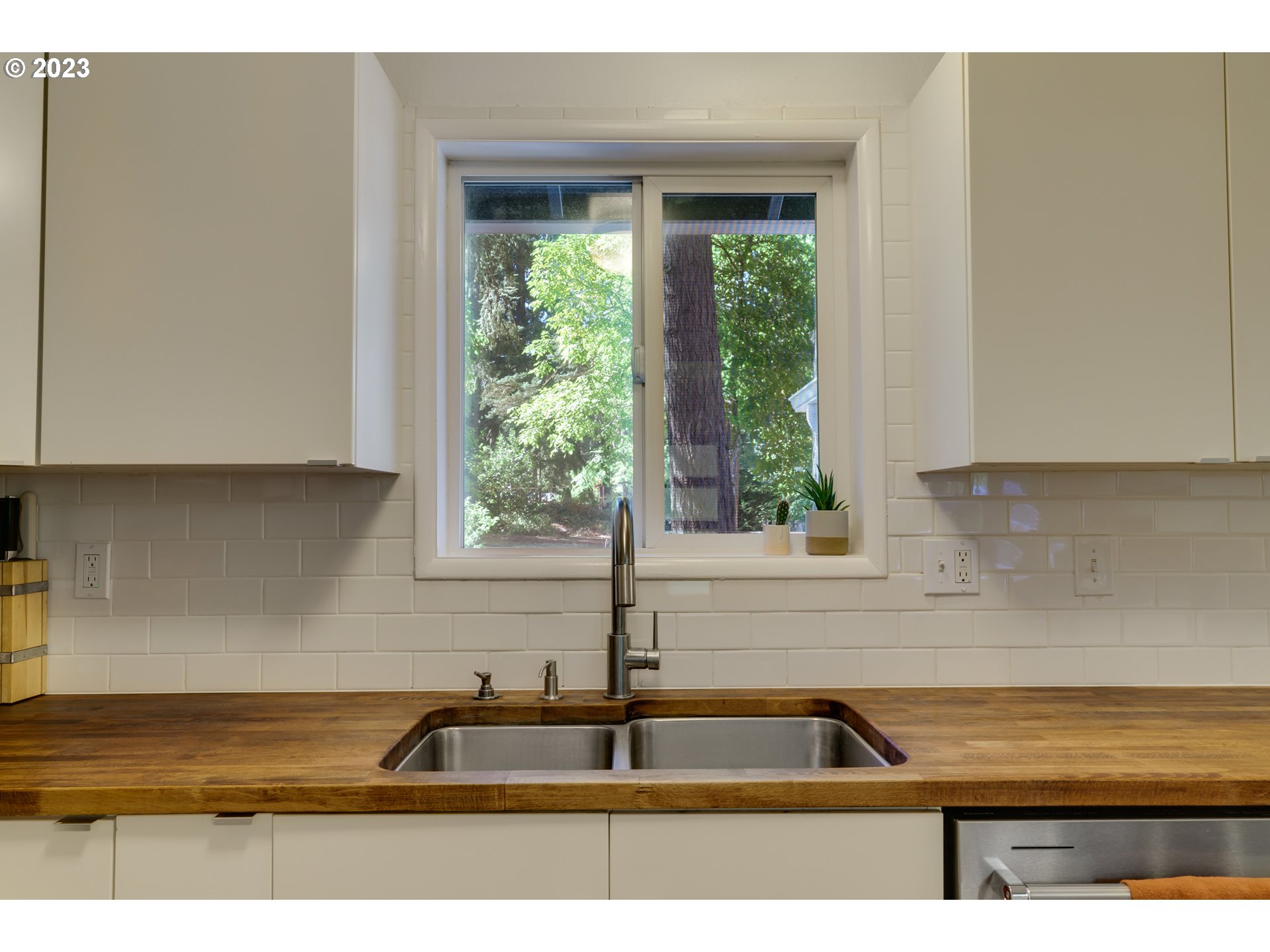 16211 Southwest Inverurie Road Lake Oswego, OR 97035 - Photo 10 of 48 Gallery Image 10