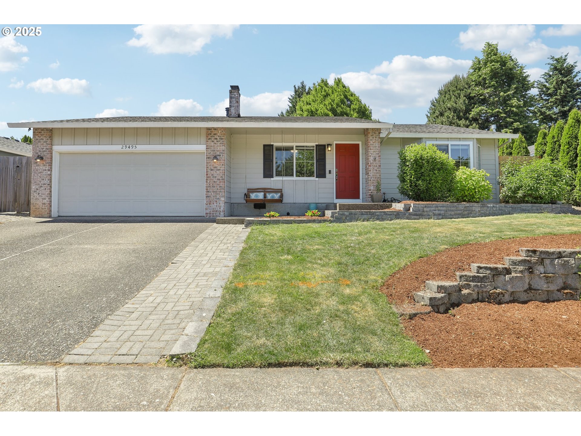 a view of a yard in front of house