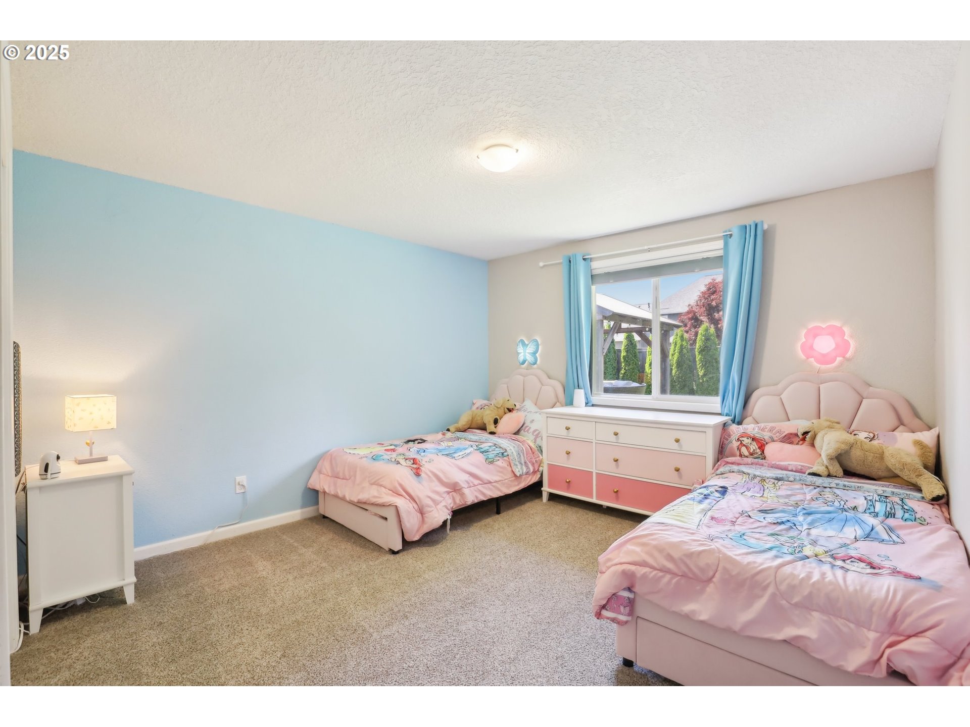 29495 Southwest Yosemite Street Wilsonville, OR 97070 - Photo 21 of 40 a bedroom with a bed and a window