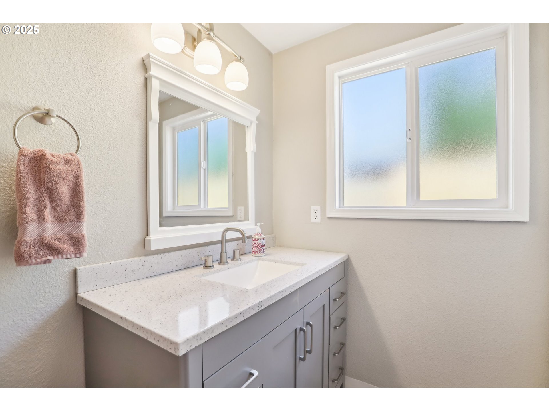 29495 Southwest Yosemite Street Wilsonville, OR 97070 - Photo 30 of 40 a bathroom with a sink vanity and a mirror
