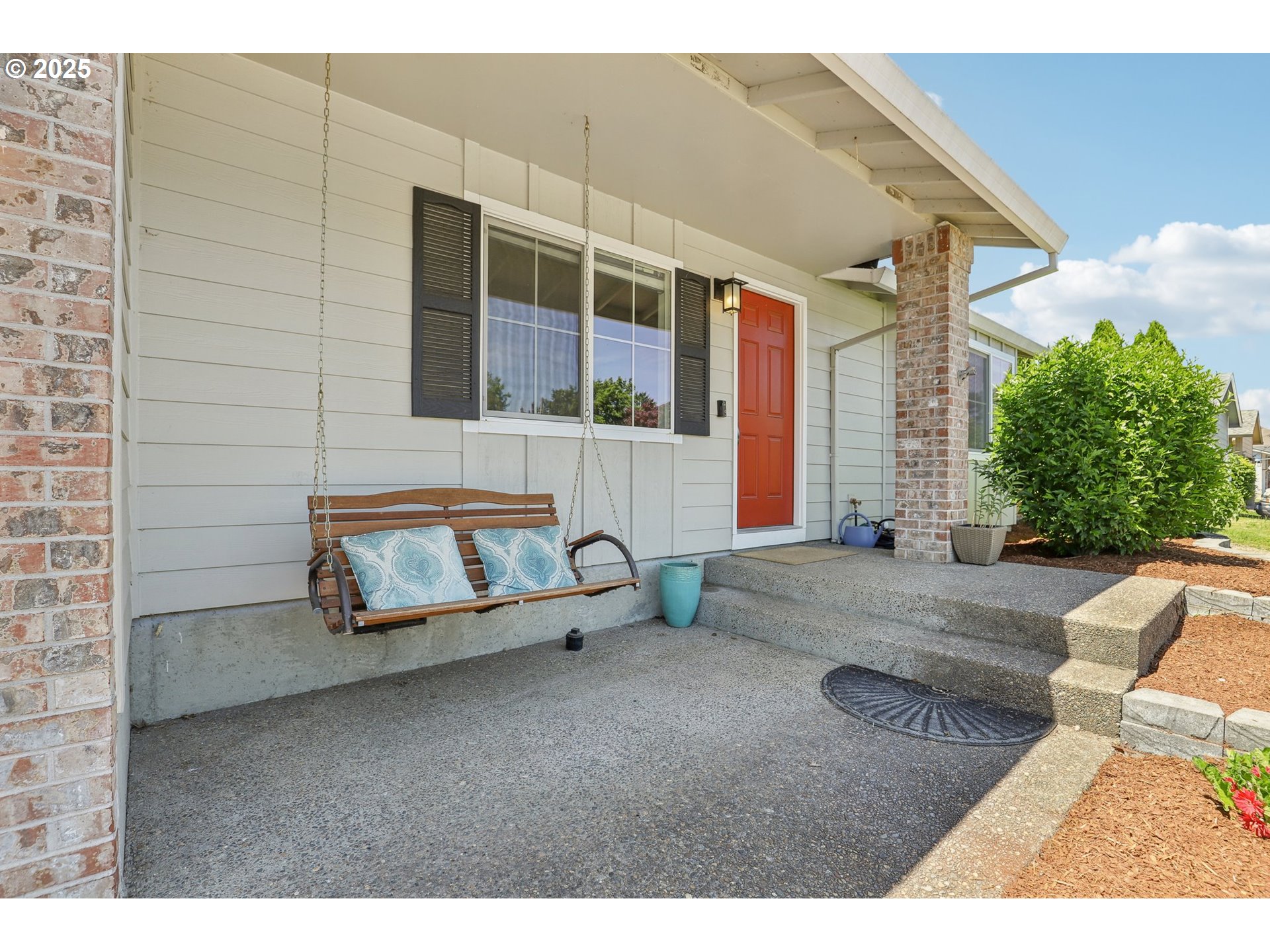 29495 Southwest Yosemite Street Wilsonville, OR 97070 - Photo 4 of 40 a view of front door and porch