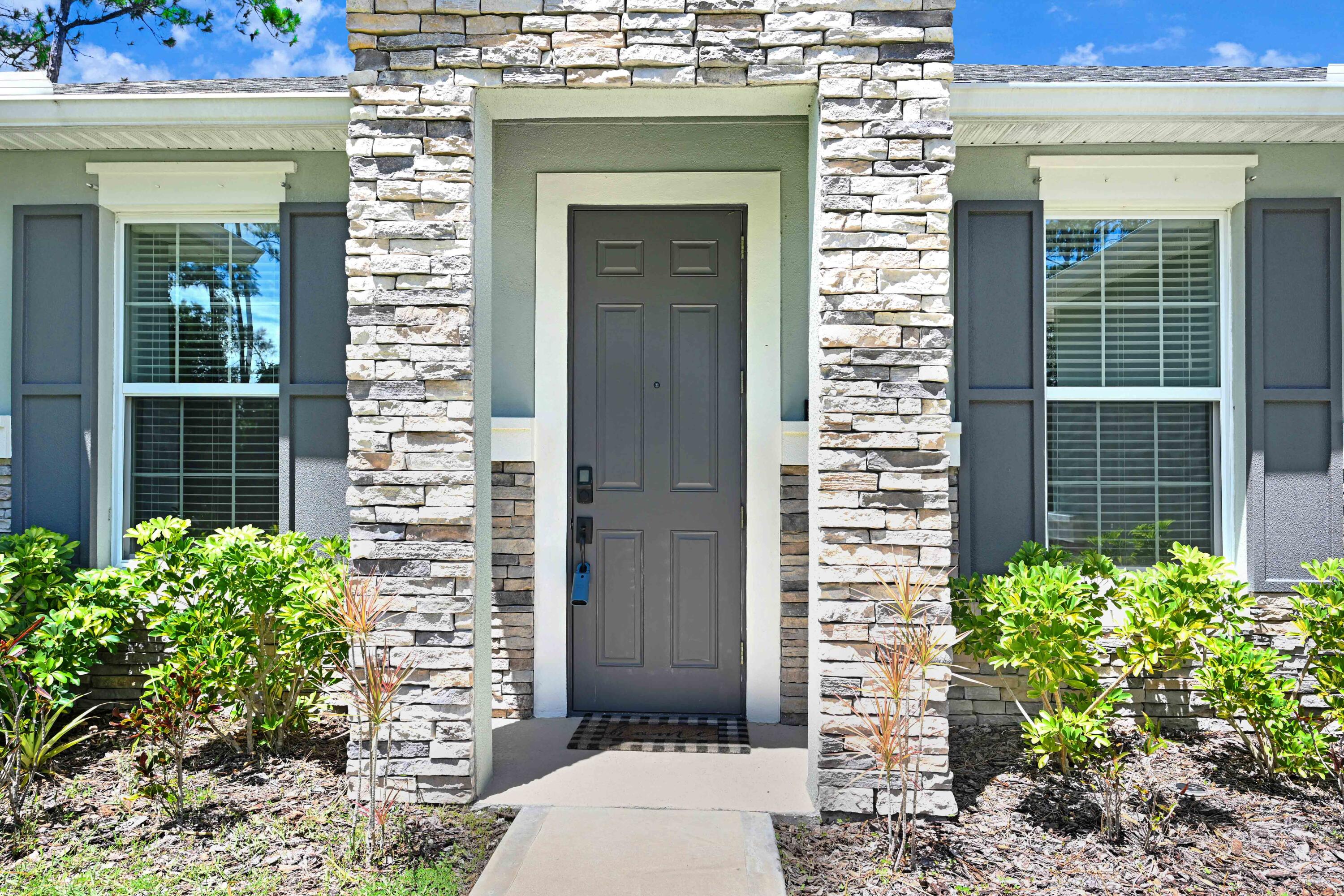 874 Cochran Road Southeast Palm Bay, FL 32909 - Photo 2 of 34 Stone Accents!