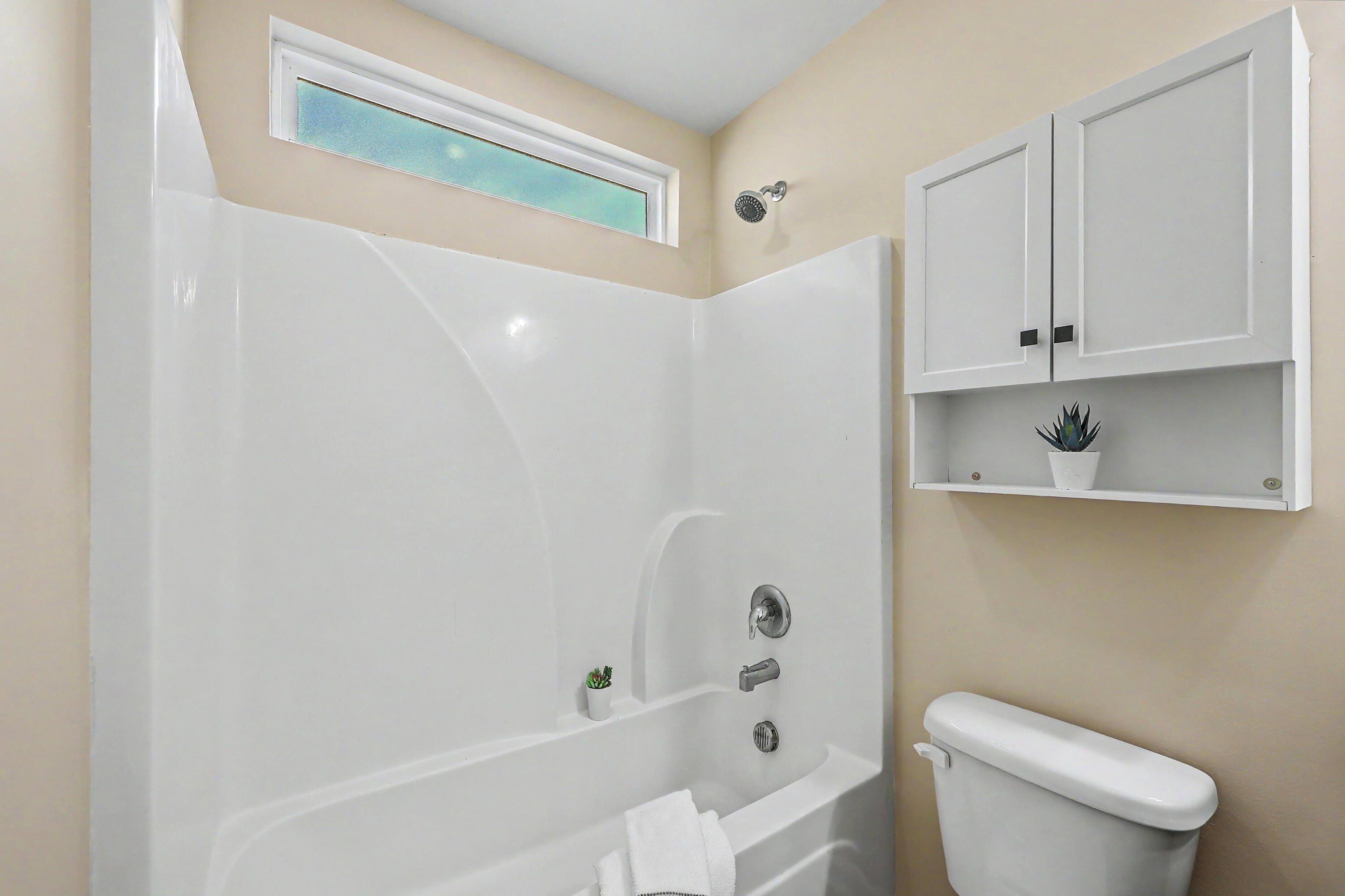 122 Brittondale Road Summerville, SC 29485 - Photo 17 of 29 Primary Bathroom