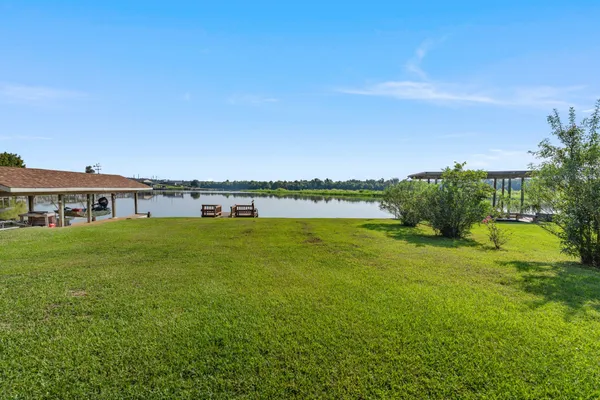 $385,000 | 167 Glade, Onalaska, TX 77360