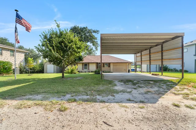 $385,000 | 167 Glade, Onalaska, TX 77360