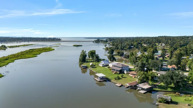 $385,000 | 167 Glade, Onalaska, TX 77360