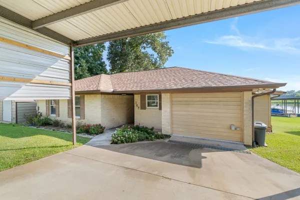 $385,000 | 167 Glade, Onalaska, TX 77360