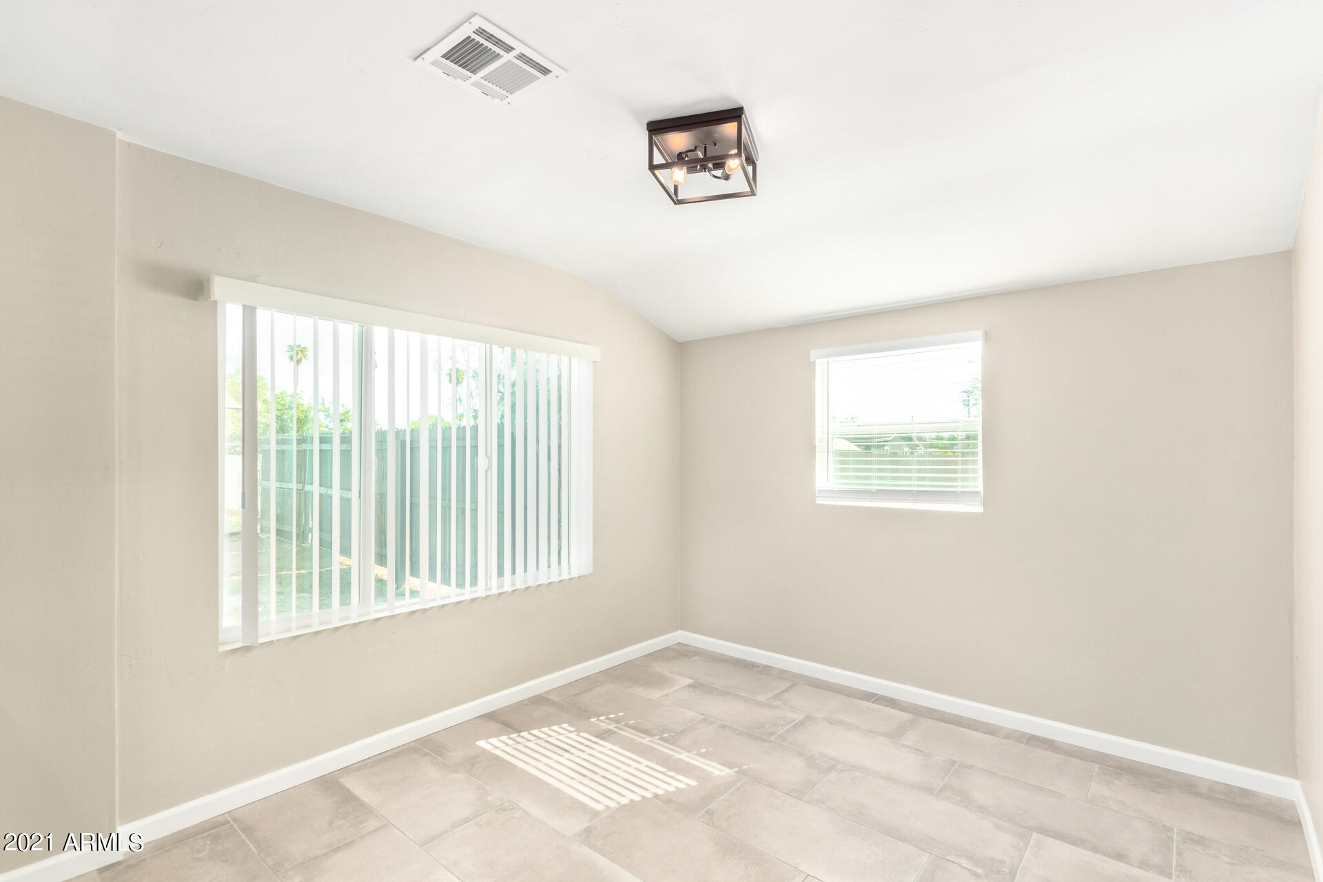 2869 North Greenfield Road Phoenix, AZ 85006 - Photo 11 of 40 11-Greenfield