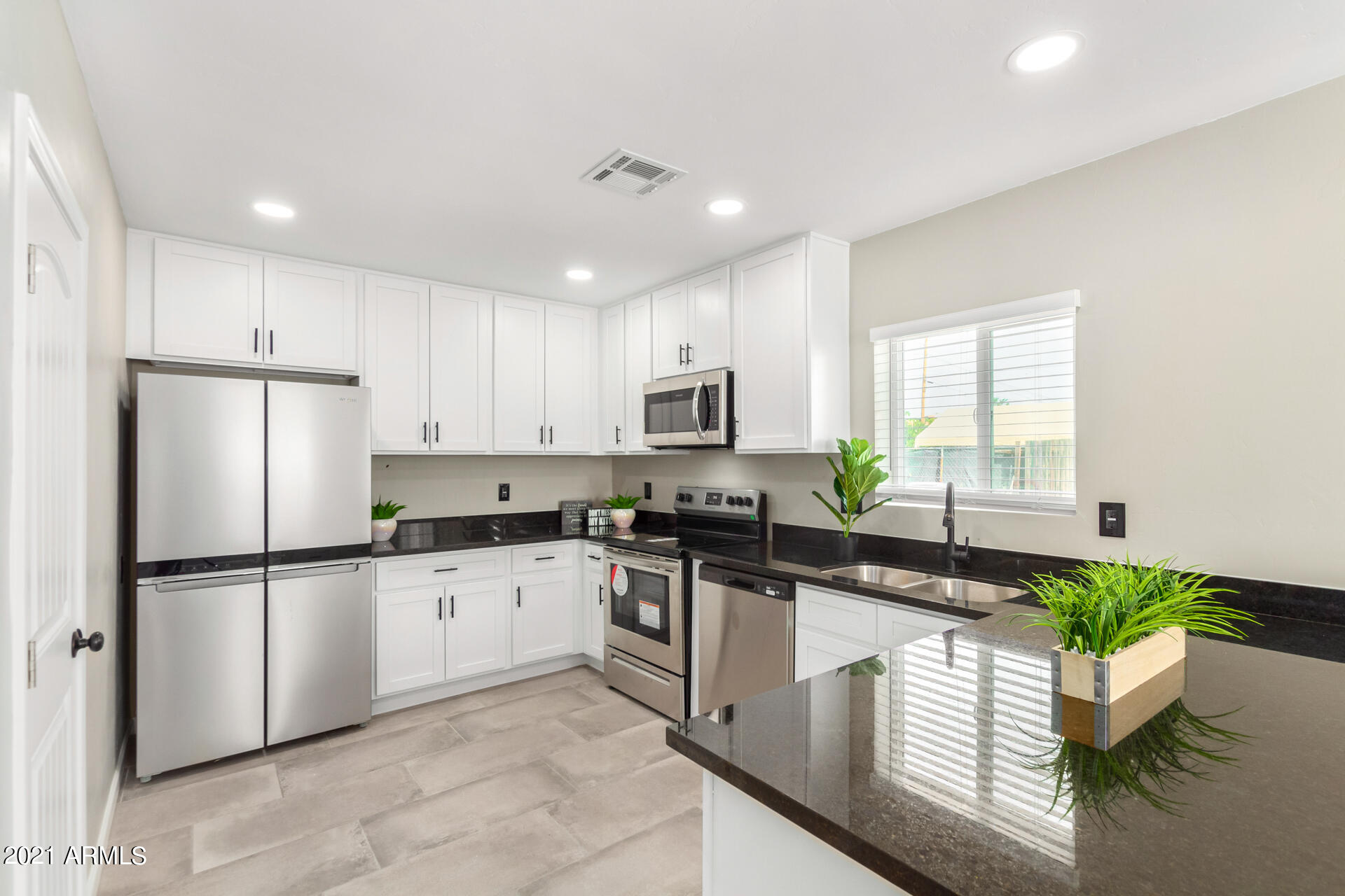 2869 North Greenfield Road Phoenix, AZ 85006 - Photo 14 of 40 14-Greenfield