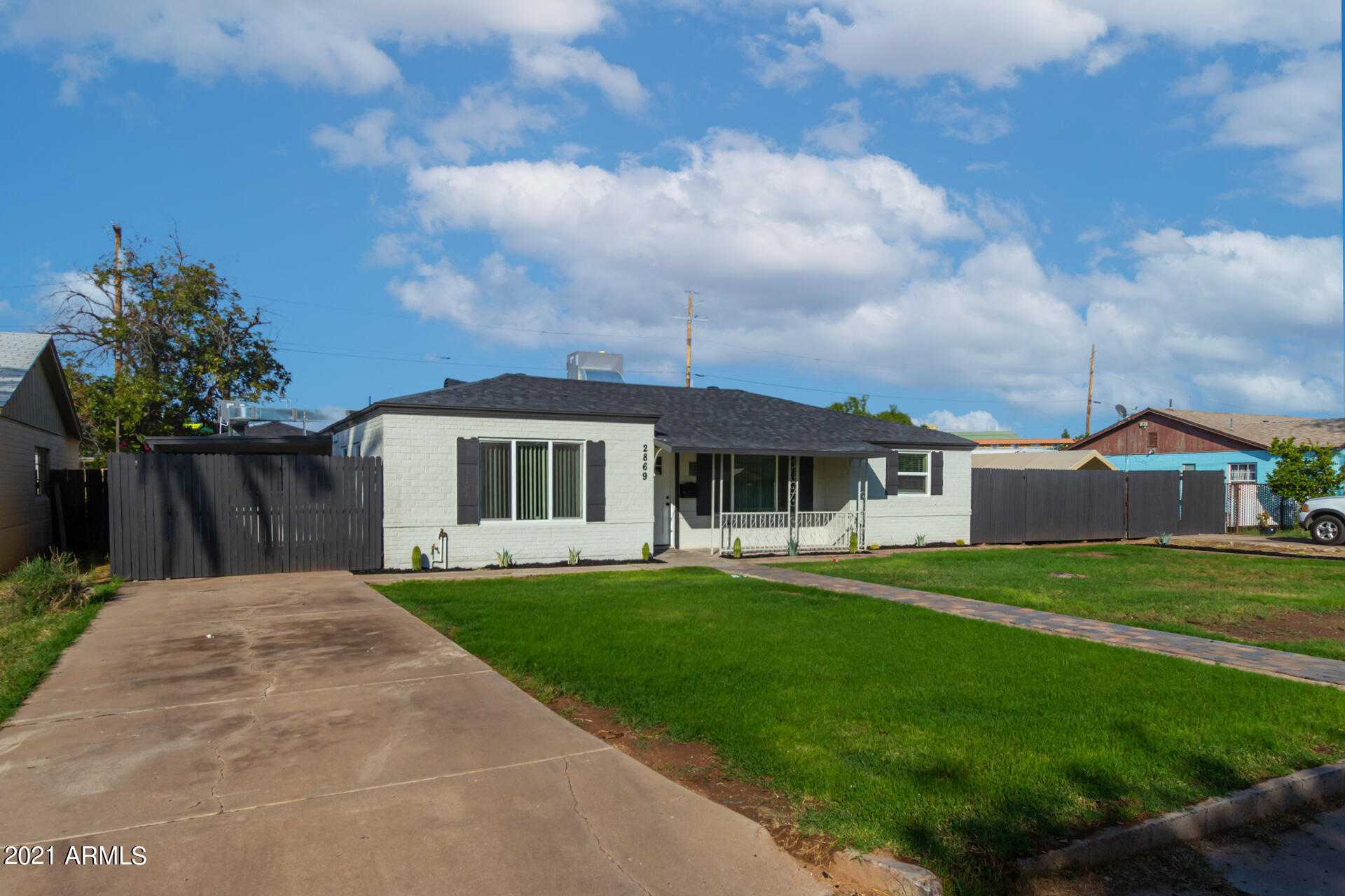 2869 North Greenfield Road Phoenix, AZ 85006 - Photo 2 of 40 02-Greenfield