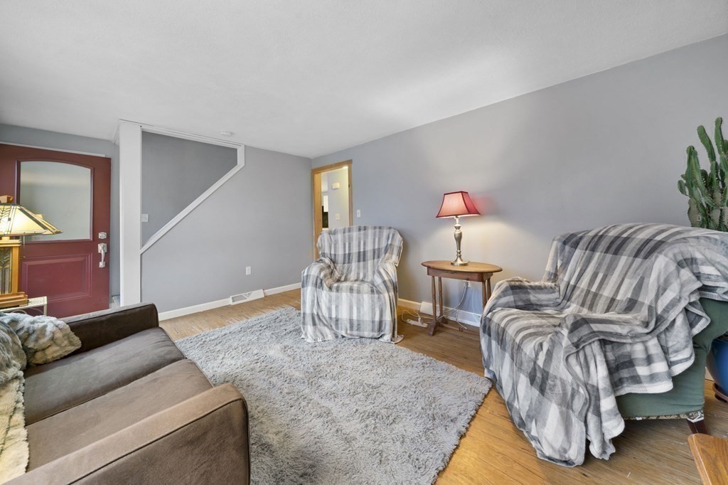 13 Elmtree Road Billerica, MA 01821 - Photo 4 of 36