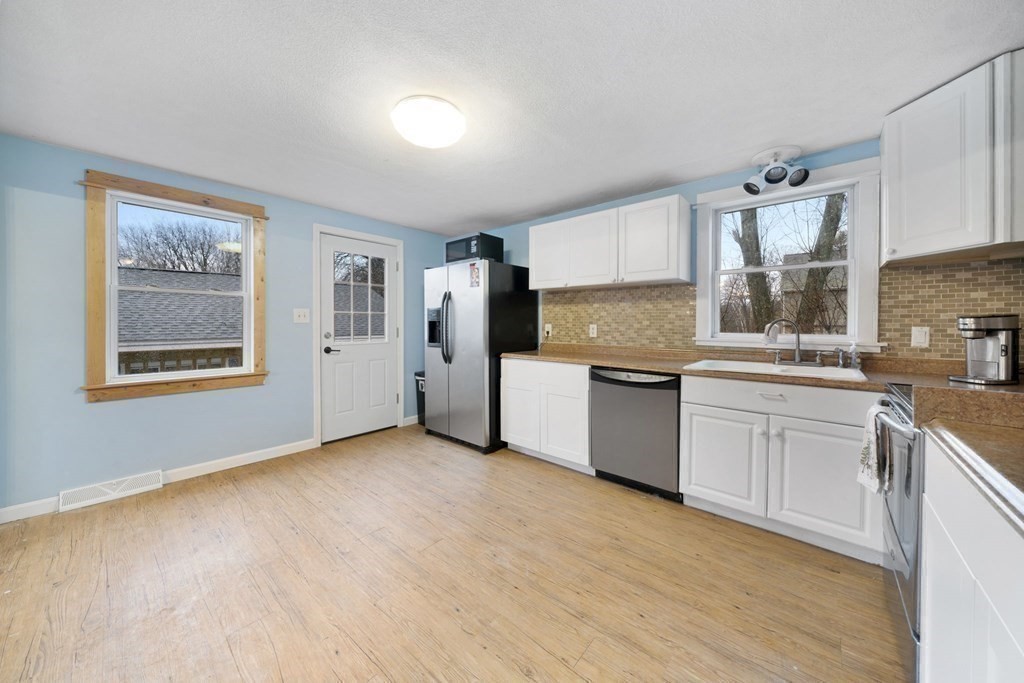 13 Elmtree Road Billerica, MA 01821 - Photo 7 of 36