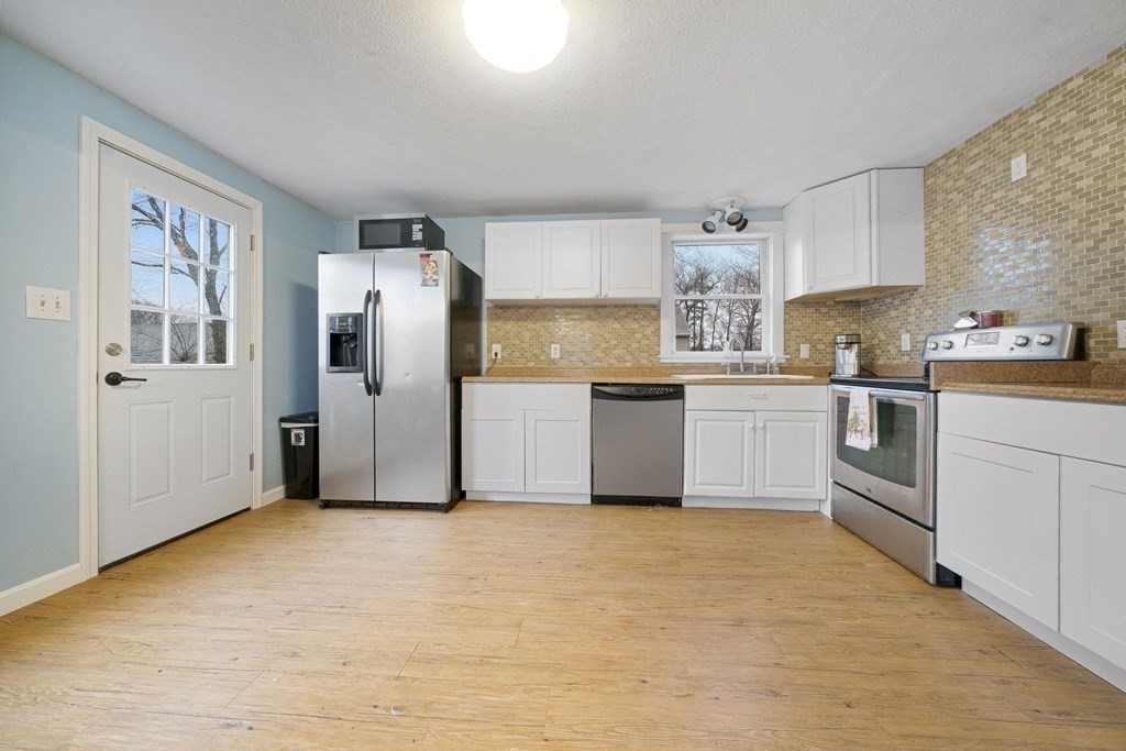 13 Elmtree Road Billerica, MA 01821 - Photo 8 of 36