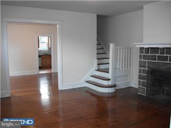 518 Laurel Road Yeadon, PA 19050 - Photo 5 of 12 Living Room