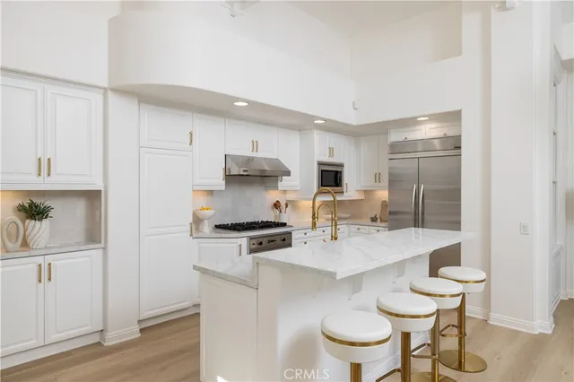 $2,495,000 | 2545 Bungalow Place, Corona del Mar, CA 92625